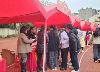 2.7莆田市“三下乡”集中服务活动启动 市委党史方志室现场赠送史志书籍416.png