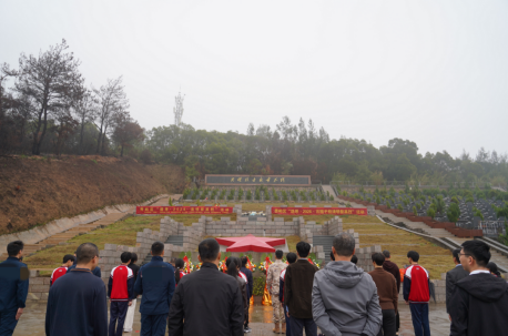 1775807189946593.png 秀屿区举行“追寻·2026·清明祭英烈”活动23.png